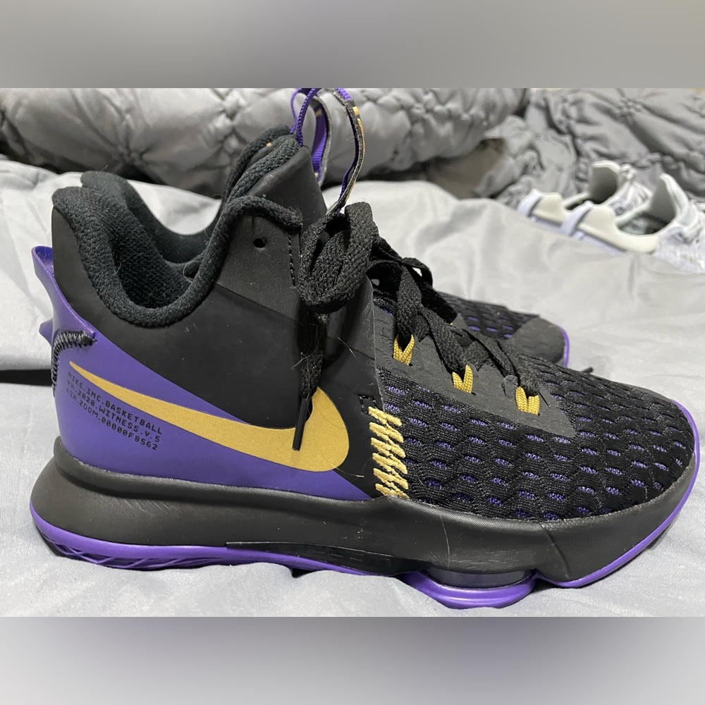 Men's Nike LeBron Witness 5 Lakers